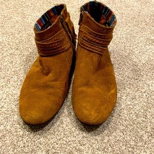 Minnetonka moccasins booties